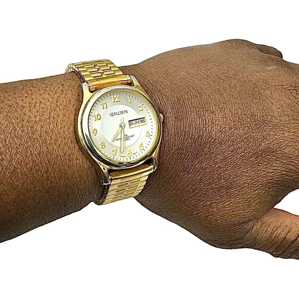 Vintage Gruen GR8852 Gold-Silver Day Date Watch Men’s Water Resistant - Picture 4 of 5